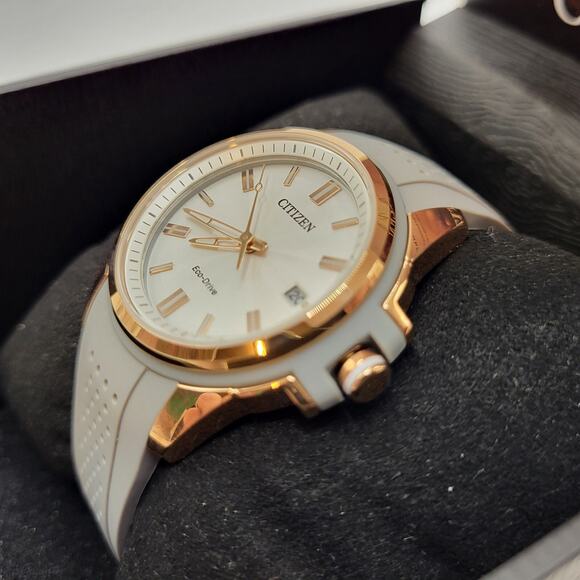 Citizen Weekender Pink Gold-Tone Stainless Steel Ladies Watch Eco-Drive NEW - Picture 2 of 6